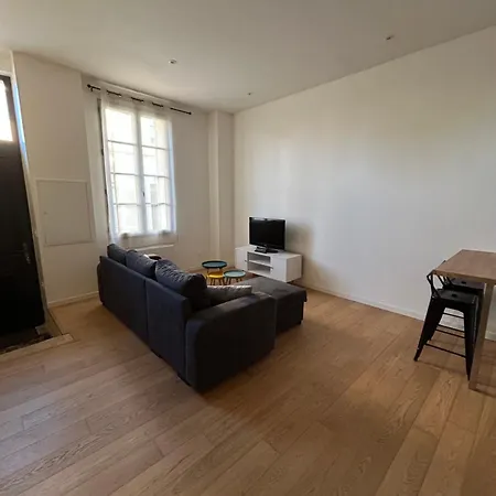 Maison De *